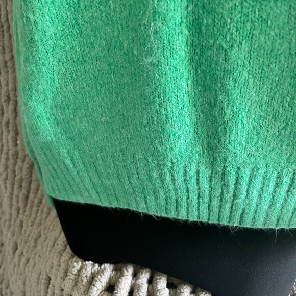 Old Navy Fall Sweater Bundle Cobalt Blue & Kelly Green Crewnecks Size Medium - Picture 13 of 16